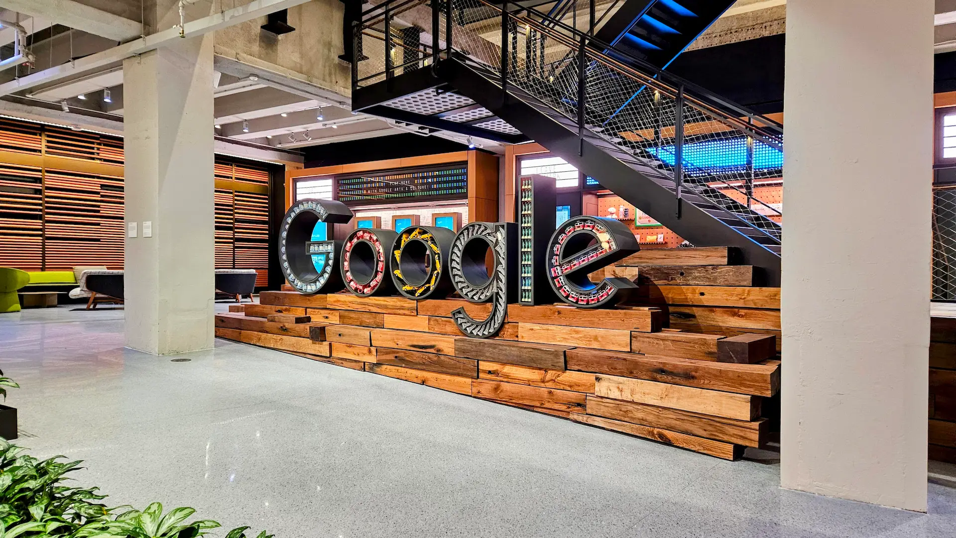 Google is surprisingly investing up to $40 billion in Claude creator Anthropic